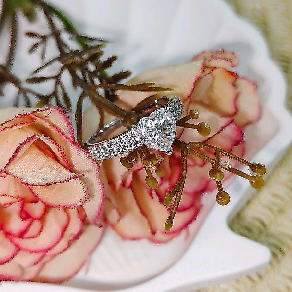 R131 Honey Heart 1.2Ct-แหวนเพชรโมอีส(Moissanite) ตัวเรือนเงินแท้ 925