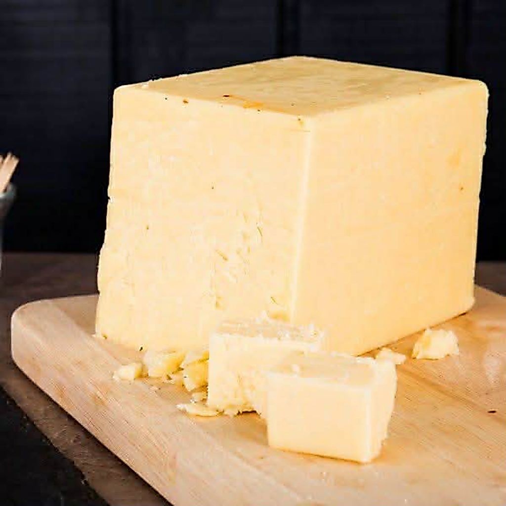 Arla Cheddar Cheese Block 500g - อาร์ล่า เชดด้า ชีส ชนิดตัดก้อน 500กรัม.