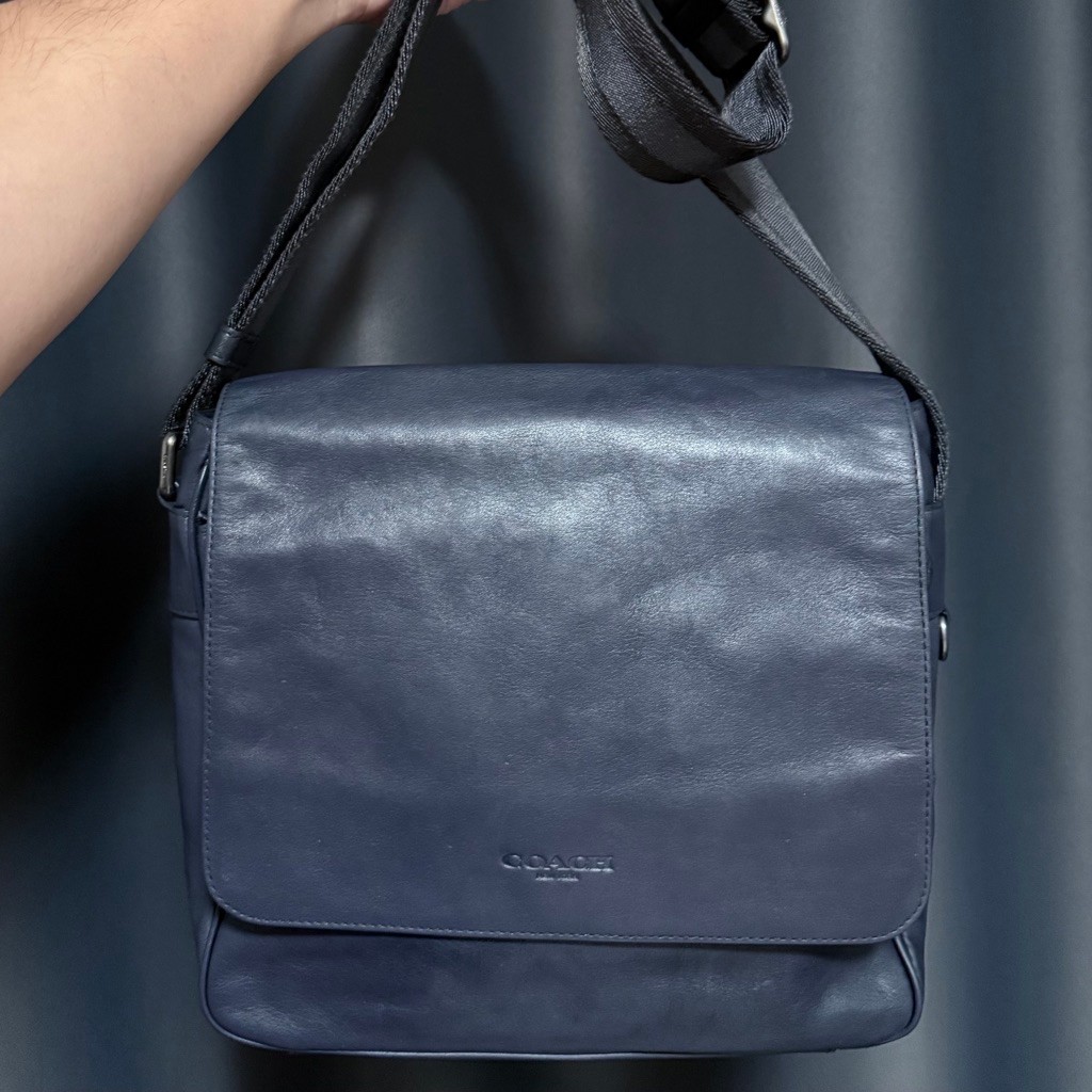 กระเป๋าสะพายผู้ชาย Coach messenger bag