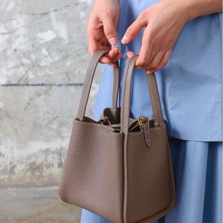 🩵 Songmont 🩵 ส่งต่อ Songmont Song Bag size Medium ของแท้ 💯 อปก ครบ กระเป๋าด้านในเก็บ ยังไม่เคยใช้ co