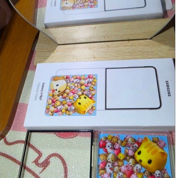 case z flip 7 มีไฟกระพริบ