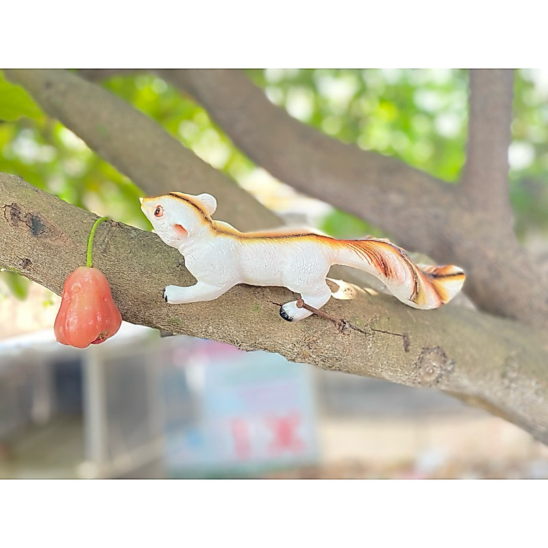 🐿️กระรอกเรซิ่นแขวน สีขาวหางลาย ไซร้เล็กขนาด29x8cm,ตกแต่งบ้านและสวน