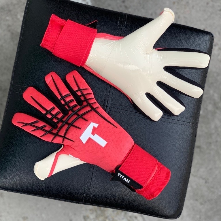 T1TAN Red BEAST 3.0 ถุงมือโกล