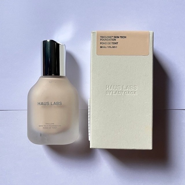 ส่งต่อ Haus Labs triclone skin tech foundation สี 015 Fair warm