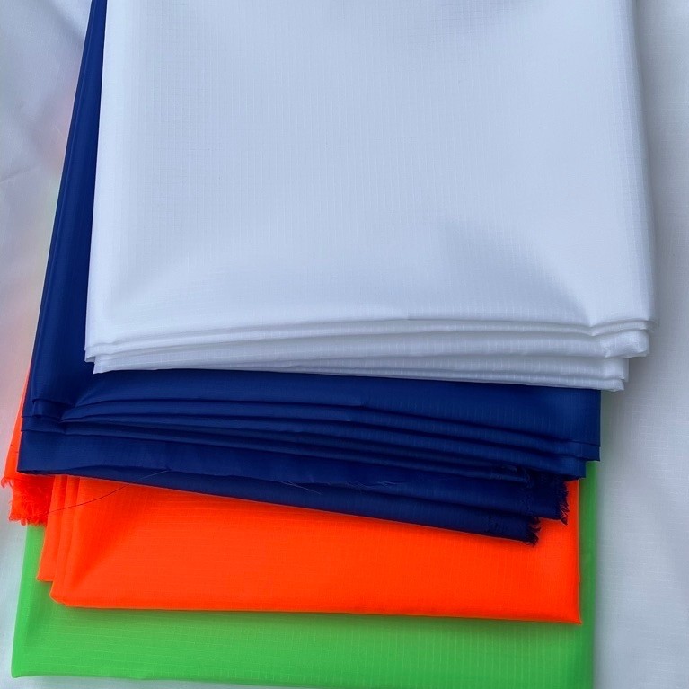ผ้าร่มลายตาข่าย สีสด กันน้ำ ลมไม่ผ่าน(สำหรับติดว่าวโดยเฉพาะ)