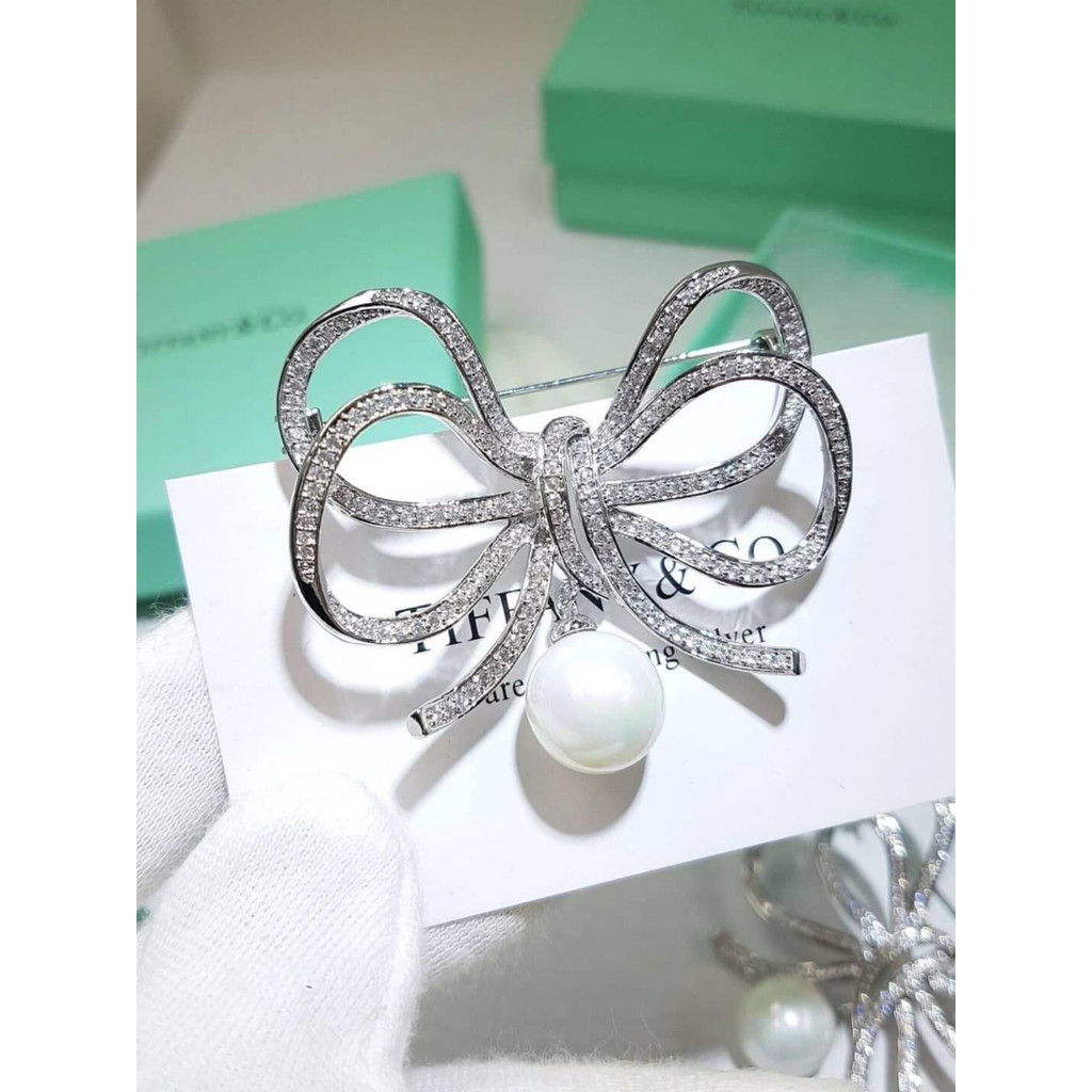 💟JPT Ribbon Brooch เพชร CZ พร้อมมุกญี่ปุ่น(ปรพกายรุ้งเบาๆ สไตล์เกาหลี งานชุบทอง 24KGB เกรดจิวเวลรี่