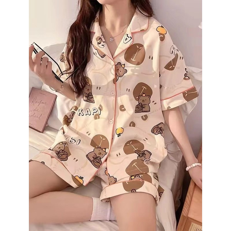 JIE HOME  เชตชุดนอนผู้หญิงลายกราฟิก ลายการ์ตูนน่ารักมากเวอร์ ชุดนอนคอปก+เเขนสั้น+ขาสั้น เนื้อผ้าคุณภาพดี ใส่สบาย