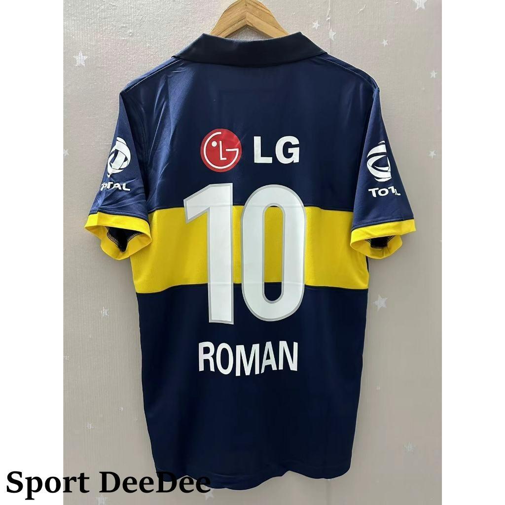 Sport DeeDee！เสื้อยืดฟุตบอล retro ของสโมสร Boca Juniors ลาย home edition ออกแบบเองโดย Roman