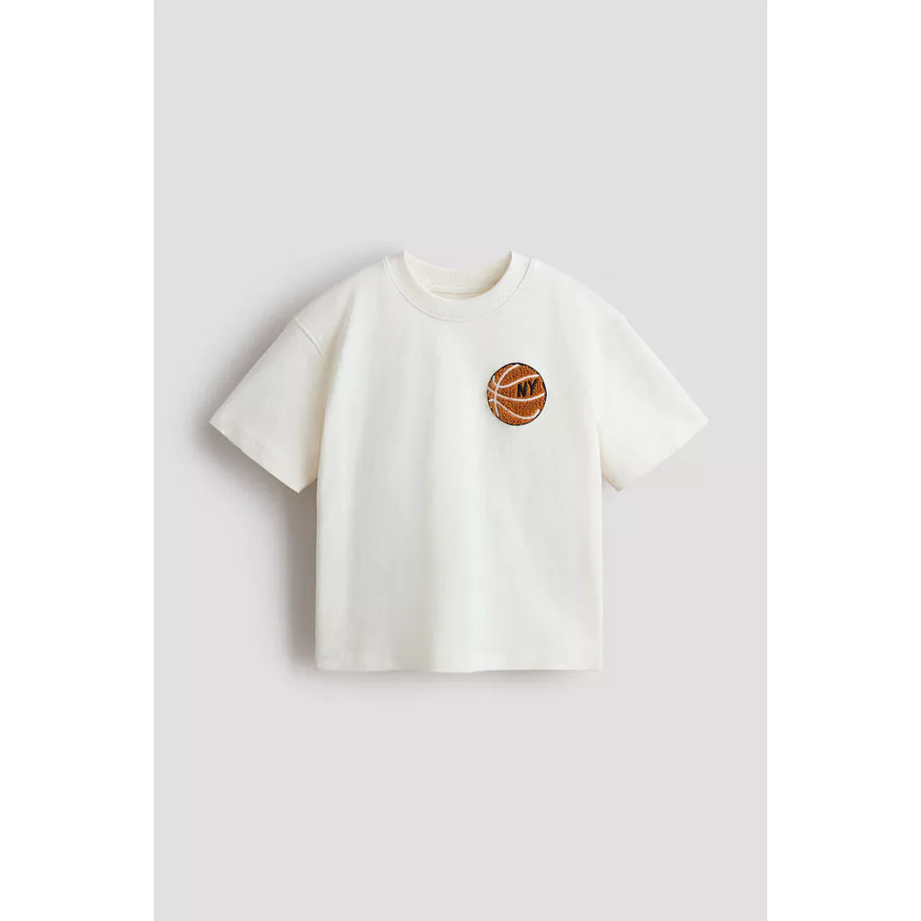 H&M(เอชแอนด์เอ็ม) เสื้อยืดแต่งผ้าปะ เด็กชาย 1324842_1