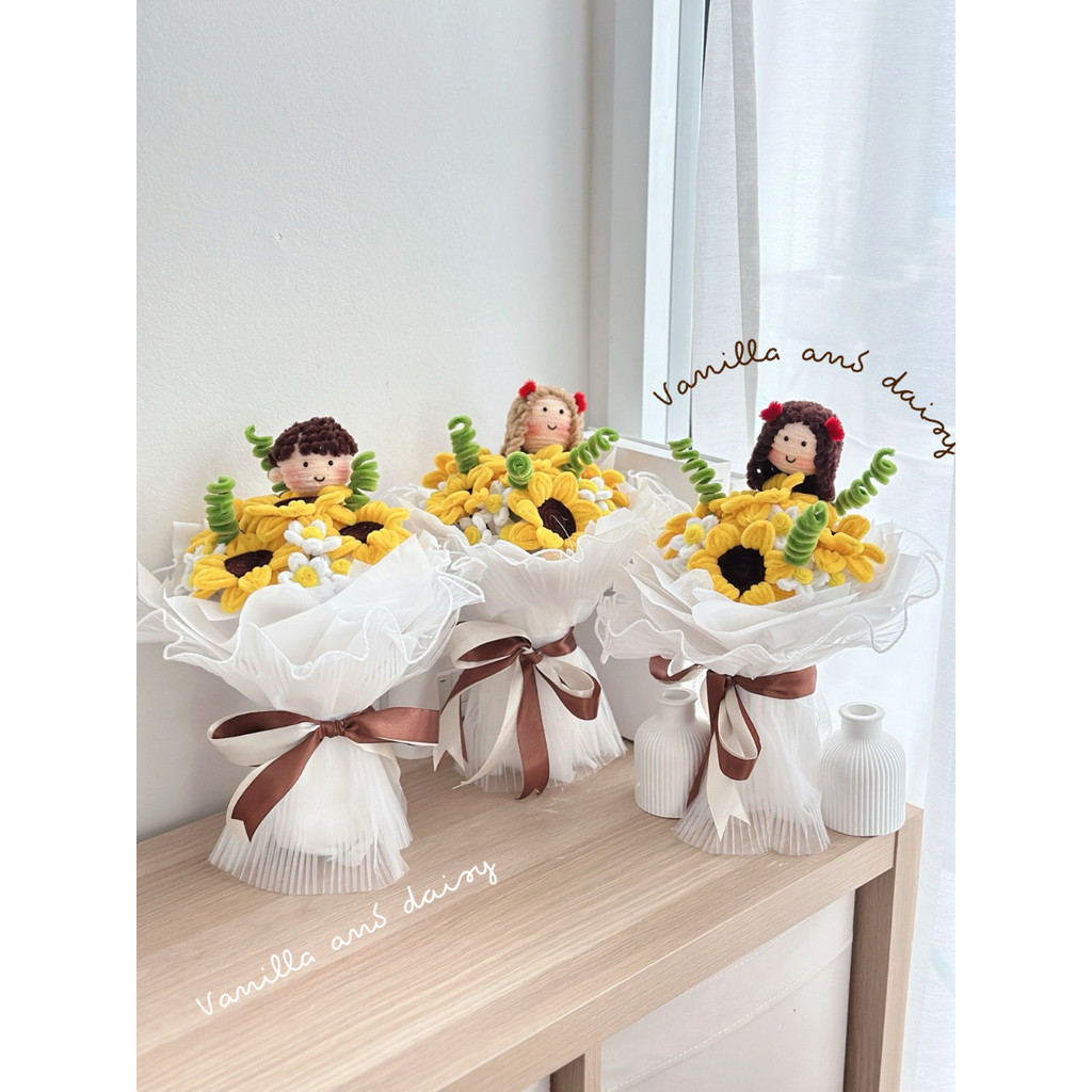[มีส่งด่วน] ช่อดอกไม้ ช่อดอกทานตะวันแต่งตุ๊กตา ขนาด35cm. ช่อดอกไม้รับปริญญา ช่อดอกไม้วาเลนไทน์ ช่อดอกไม้ปัจฉิม ของขวัญ