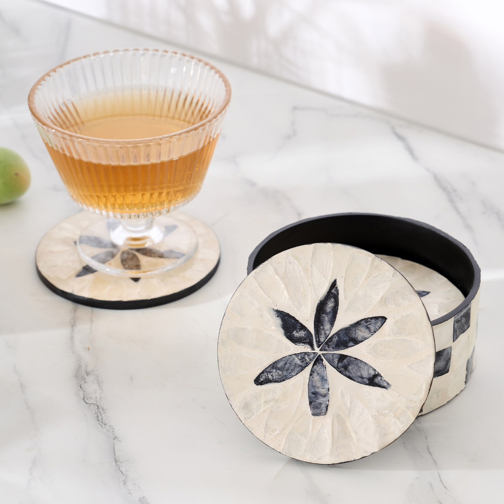 สไตล์นอร์ดิก Round Coaster ฉนวนกันความร้อน Mat Set Anti - ลวกบ้านเสื่อถ้วยน้ำสำหรับห้องนั่งเล่น
