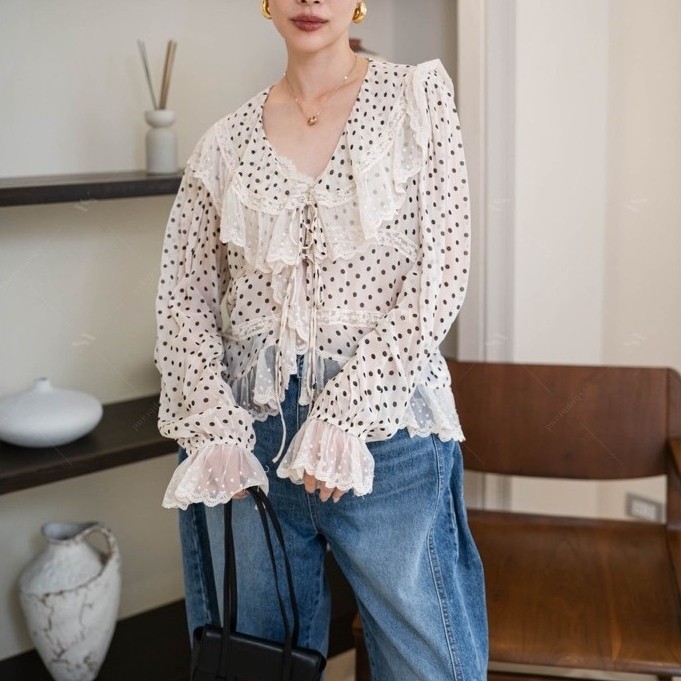 เสื้อซีทรูแขนยาวโพกาดอทผูกหน้าชายระบาย Sheer polka-dot long-sleeve tie-front top with ruffle hem