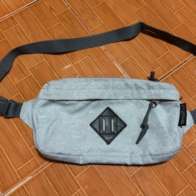 กระเป๋าคาดเอวคาดอก Jansport สภาพมากกว่า 85%