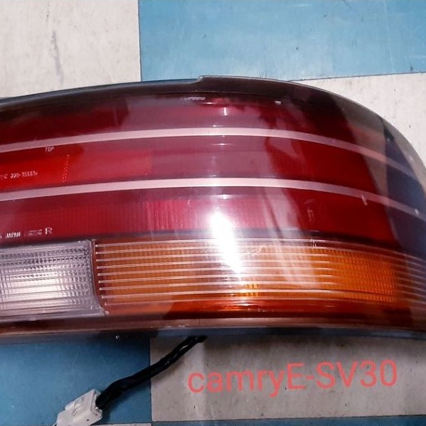 ไฟท้ายสำหรับรถยนต์ toyota camry E-SV30 ปี 1990 สินค้ามือสอง