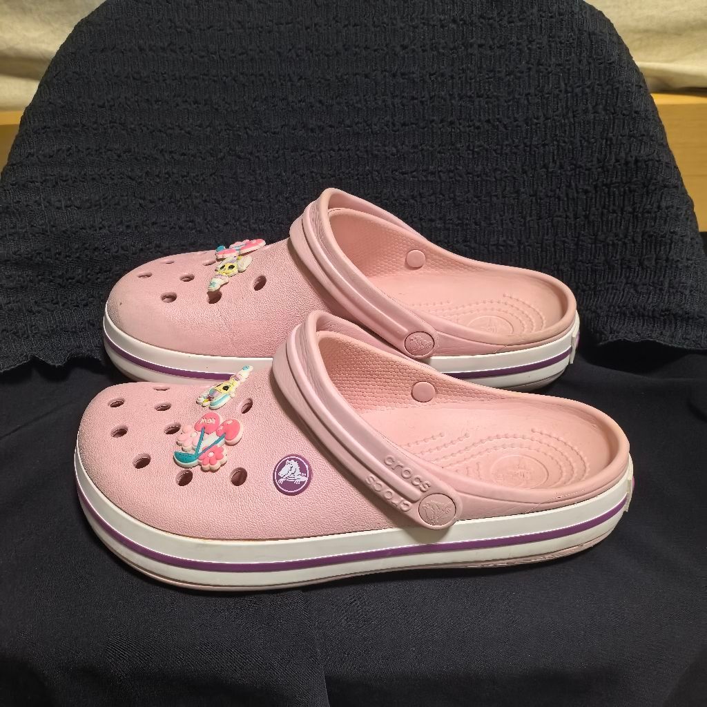 crocs รองเท้าแตะ ไซส์ M6/W8 ประมาณ 38-39 สีชมพู มือสอง