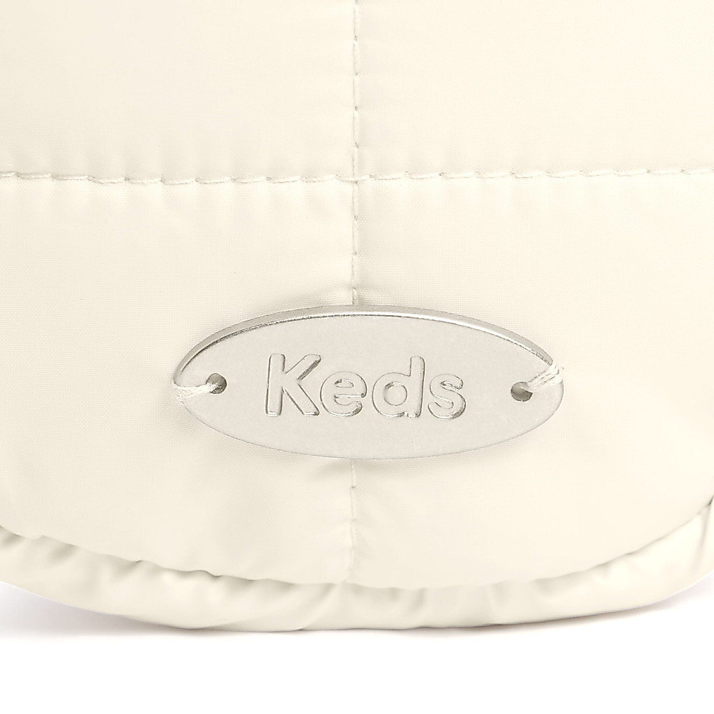 KEDS محفظة صغيرة مبطنة Quilt Mini — حليب اللوز — صورة 5