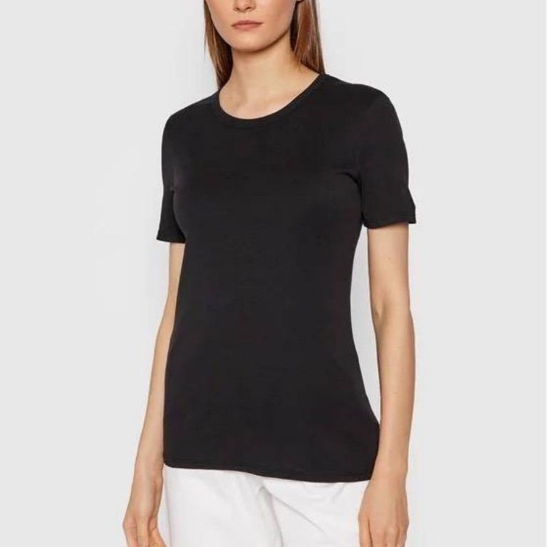United Colors Of Benetton เสื้อยืด แขนสั้น ทรงพอดีตัว เนื้อผ้าดีมาก แบรนด์นี้เป๊ะ สีดำ