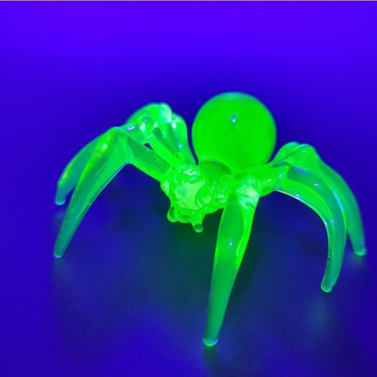 แมงมุมแก้วยูเรเนียม งานเป่าแก้วด้วยมือ Uranium Glass Spider เรืองแสง UV 365/395nm ของสะสม