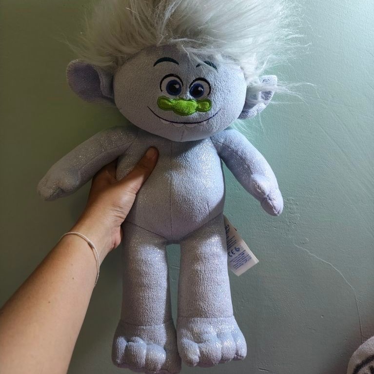 ตุ๊กตามือสอง Troll : Guy Diamond เป็นโทรลล์สีเงินสายปาร์ตี้