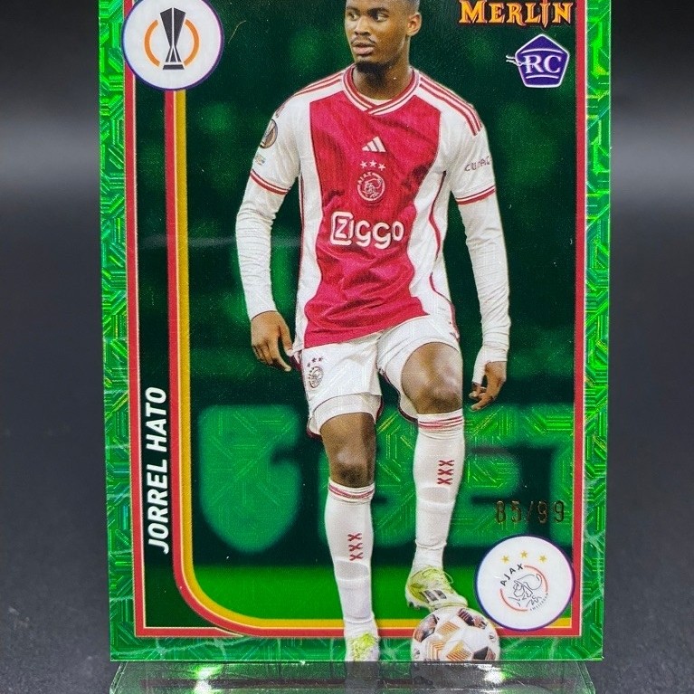 การ์ดฟุตบอล ⚽️ Jorrel Hato Merlin Collections Green RC #6 85/99 | 2023-24 Topps Merlin Collections U