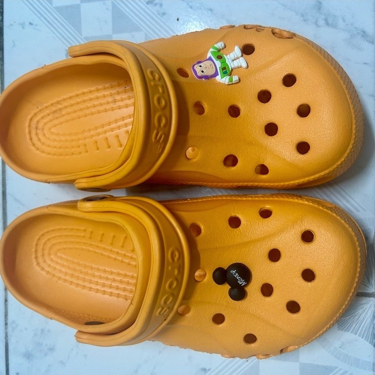 Crocs Baya Clog มือสอง ของแท้ ไซซ์ M6/W8 สีส้ม พร้อมตัวติดรองเท้า