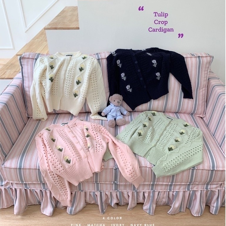 SOMEDRESS | Tulip Crop Cardigan คาดิแกนไหมพรม ทรงครอป ลายดอกไม้