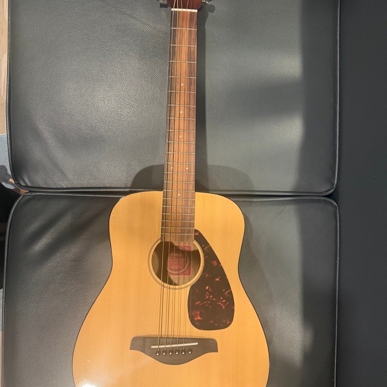 YAMAHA JR2 FG-Junior กีตาร์โปร่งไซซ์เล็ก พร้อมกระเป๋า Yamaha สภาพดี