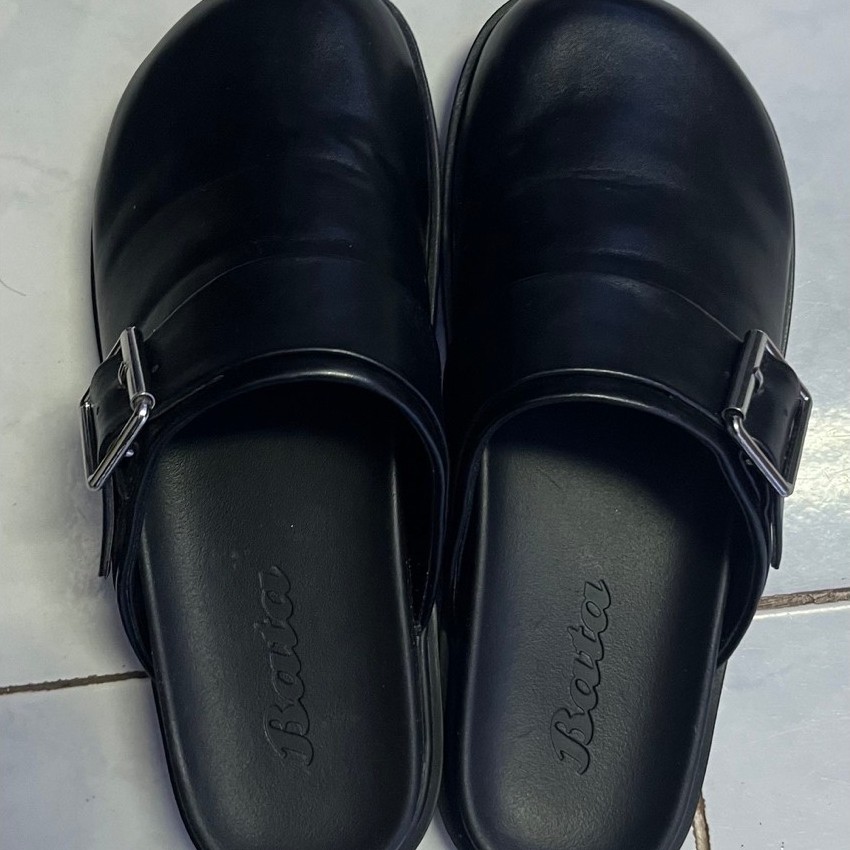ส่งต่อรองเท้าbataใส่เอง