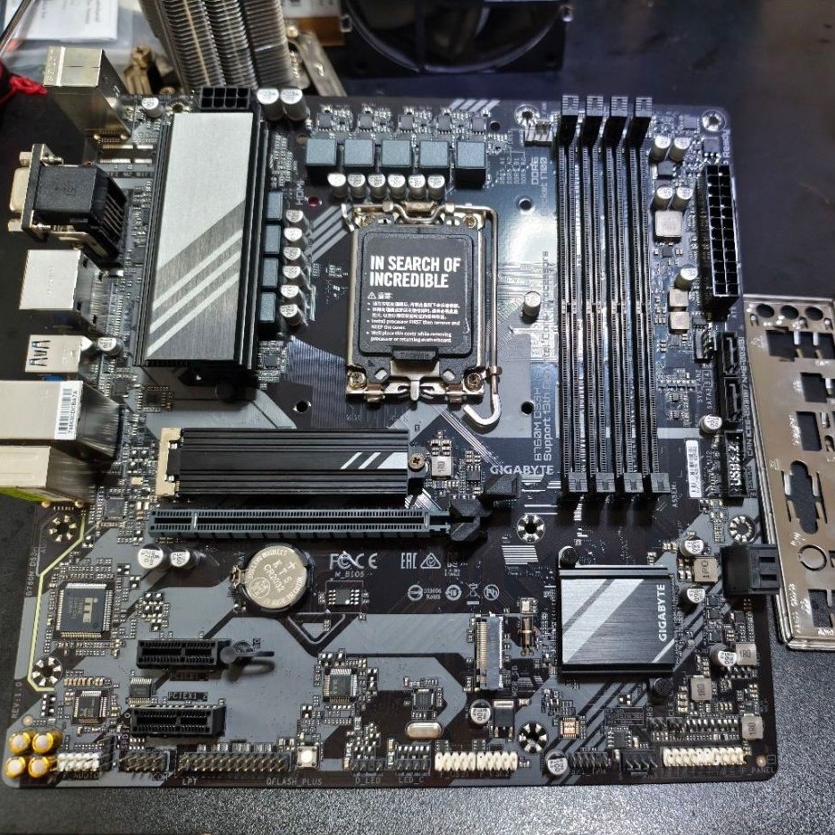 Gigabyte B760M DS3H DDR5 พร้อมฝาหลัง มีประกันศูนย์