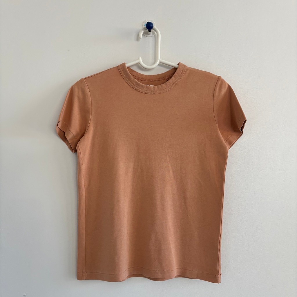 Uniqlo U สีน้ำตาลลลล