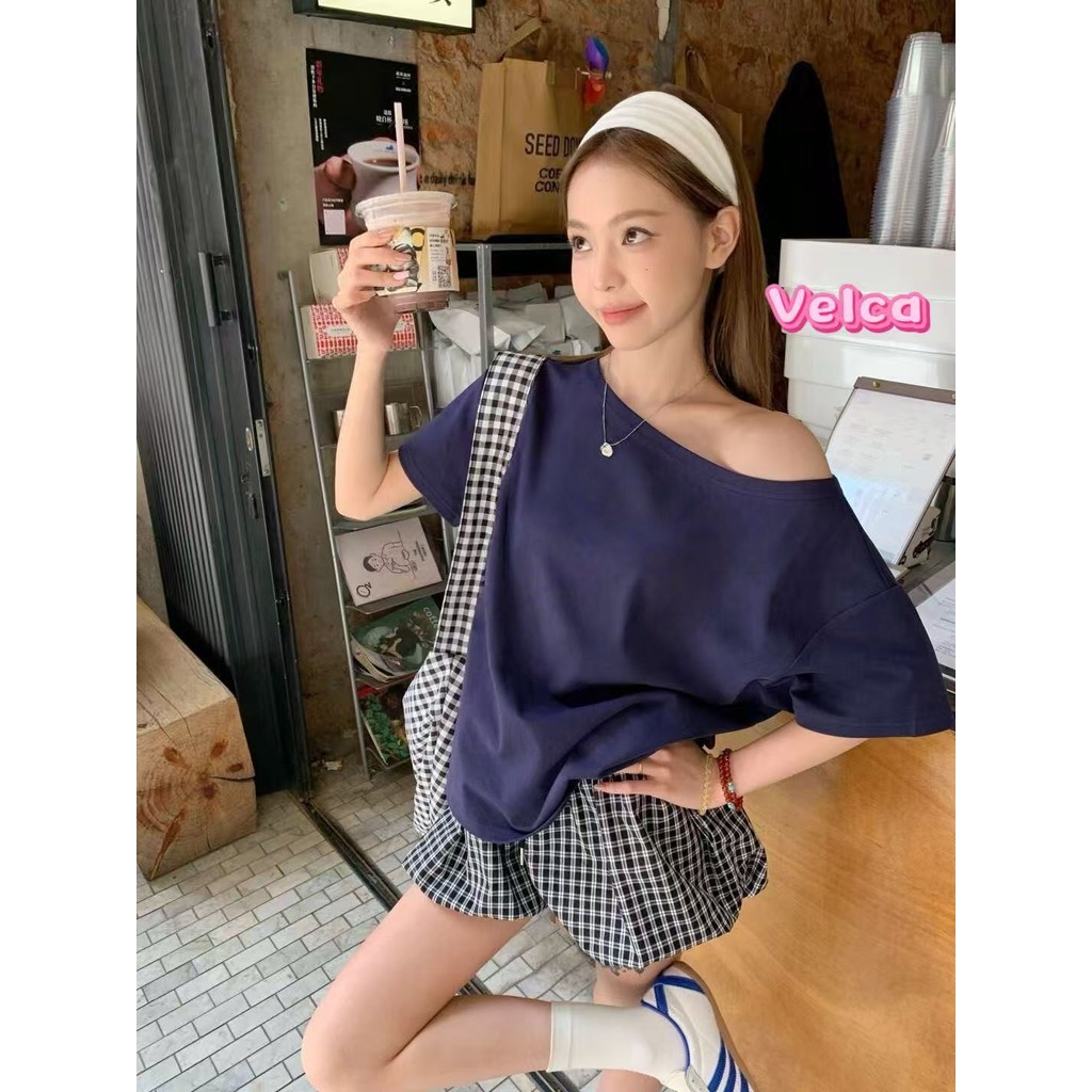 พร้อมส่ง ทรงหลวม เสื้อเเขนสั้นผู้หญิง เสื้อยืดเปิดไหล่ ผ้านิ่ม ใส่เเบบเปิดไหล่ได้ สาวอวบใส่ได้ Velca