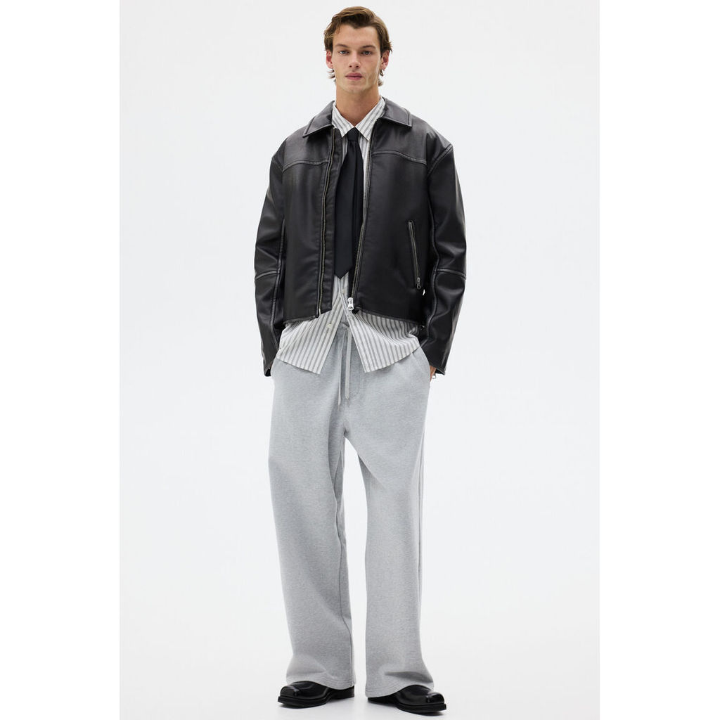 H&M(เอชแอนด์เอ็ม) กางเกงจ็อกเกอร์ผ้าคอตตอนทรงขากว้าง Men Wide-leg cotton joggers 1306583_2