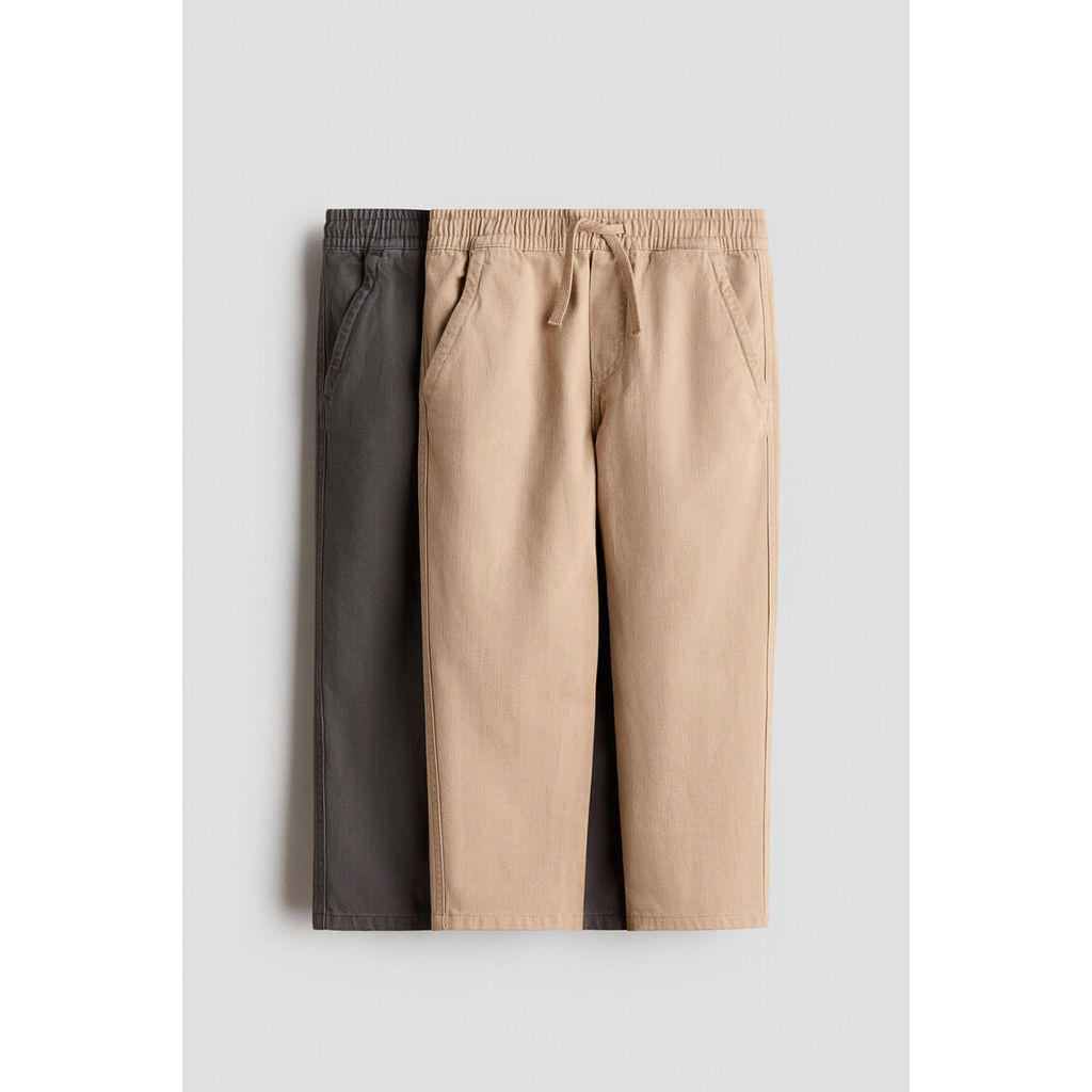 H&M(เอชแอนด์เอ็ม) กางเกงจ็อกเกอร์ผ้าทวิลคอตตอน 2 ชิ้น Boys 2-pack cotton twill joggers 1315192_1 ราคา ถูกที่สุด ดีลบีเคเค รูปภาพหลัก