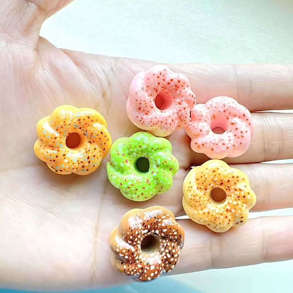 ่j055 โดนัทจิ๋วของเล่น แพคละ 10 ชิ้น ของเล่นจิ๋วดีไอวาย
