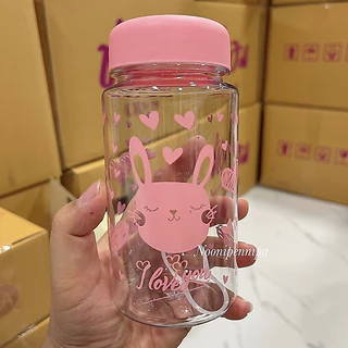 🩷กระบอกน้ำพลาสติกพิมพ์ลาย มีสีให้เลือกมากมาย ขนาด 200-300 ml. รุ่นขวดกลม ใส่ร้อน-เย็นได้ พร้อมขีดบอกปริมาณ พกพาได้