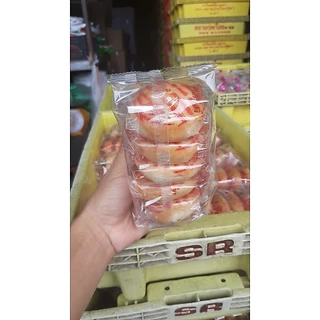 ขนมเปี๊ยะใส่ฟัก 10 ห่อ ราคา 80 บาท 1 แพ็คจะมีอยู่ 5 ห่อ 10 ห่อจะได้ทั้งหมด 2 แพ็ค