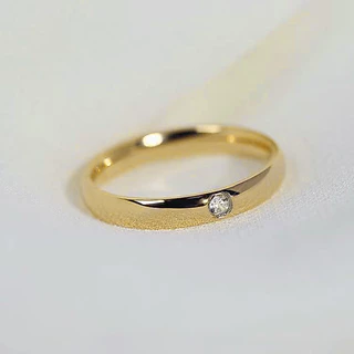 แหวนเพชรเดี่ยวสแตนเลสสําหรับผู้หญิง Non Tarnish Gold Plated Minimalist แฟชั่นแหวนคู่