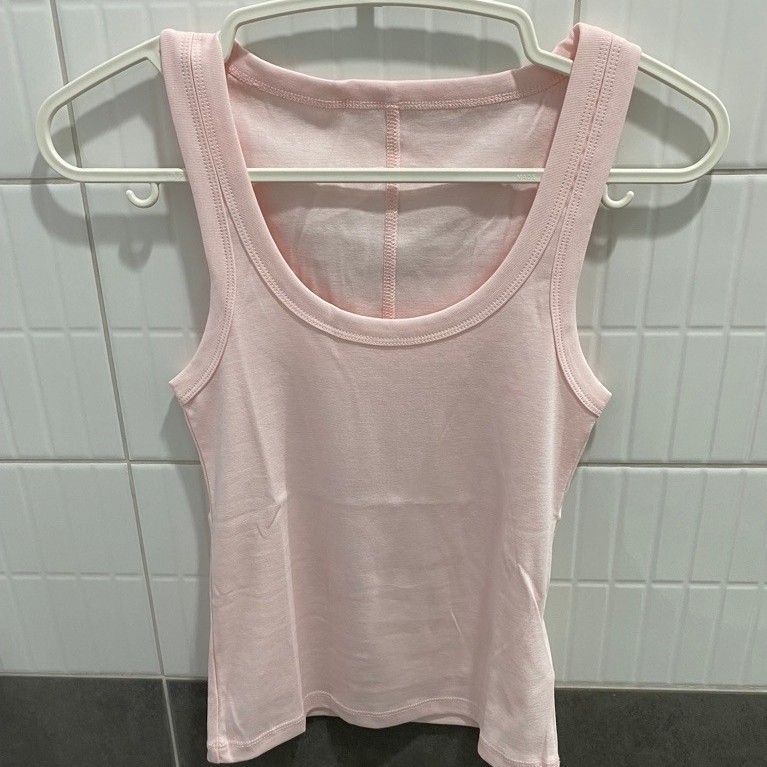 Friendsofmagia -Basic Tank top มือ1น้าาา ซื้อมา490บาท ลองแล้วรู้สึกไม่เข้ากะตัวเอง 😭 ขอปล่อยแค่300  