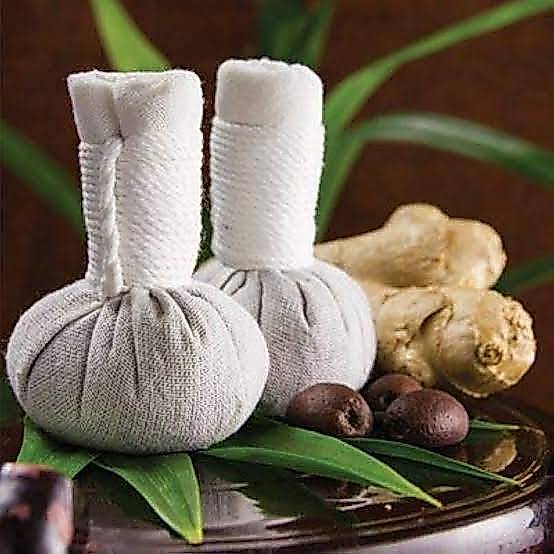 ลูกประคบ สมุนไพรโบราณ ลูกใหญ่ ขนาด300g กรัมTraditional Thai Herbal Massage Balls 300g/200g