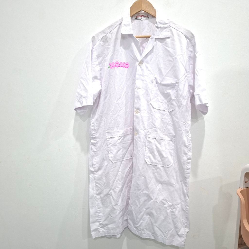 AUG 29/3 เสื้อกราวน์ นักศึกษาแพทย์ ขนาด L อ 42×ย37 นิ้ว มือสอง
