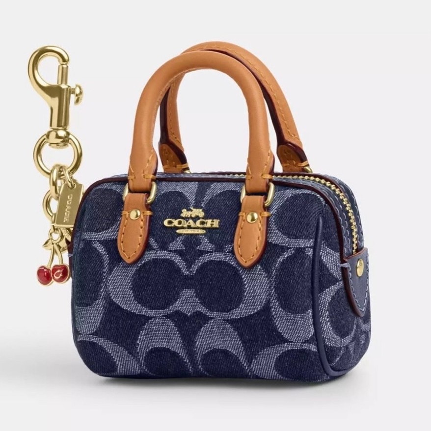 ✨ COACH MINI ROWAN BAG CHARM IN SIGNATURE DENIM ✨ มินิแบ็กชาร์มห้อยกระเป๋า Coach รุ่น Rowan ลาย Sign