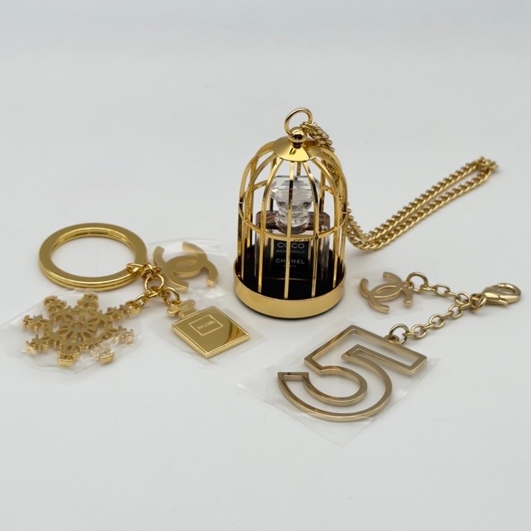 Charm / พวงกุญแจ พร้อมส่ง ของแท้จากเครื่องสำอางค์ค่ะ