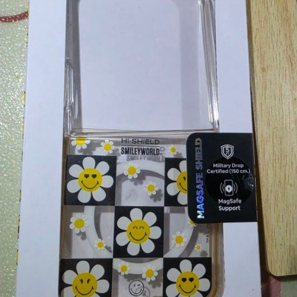 case z flip 7 ยี่ห้อ hishield smiley🙂 มือสอง