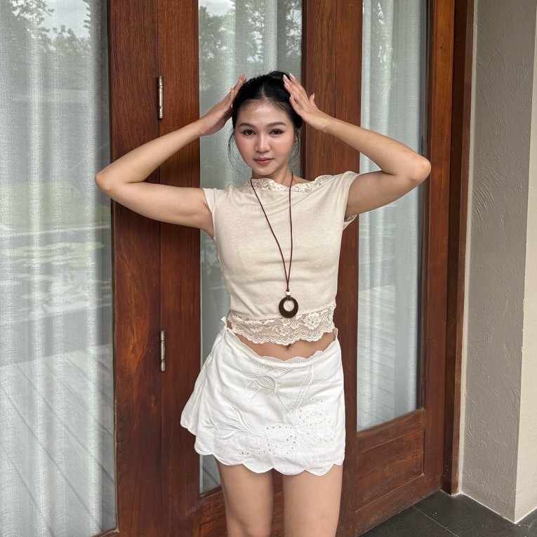 กระโปรงสั้นปักลายดอกไม้ผ้าลินินแบบหนา ลูกไม้ที่ขอบเอว ซิปข้างมีซับในเป็นกางเกงผ้านิ่ม เอวต่ำ ** สินค้าพร้อมส่งนะคะ**