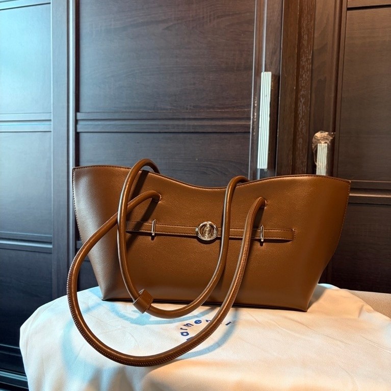 กระเป๋าสะพาย Garmenti Baxter Bag/Wood