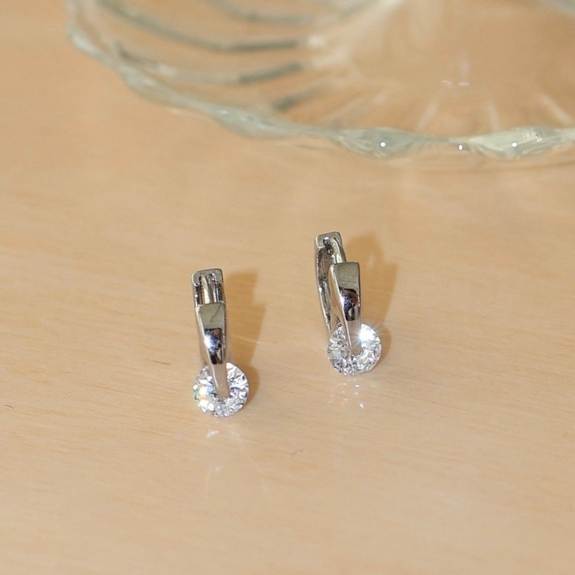 A.piece ต่างหู Timeless collection : [silver 925 post] Mini crystal drop one-touch