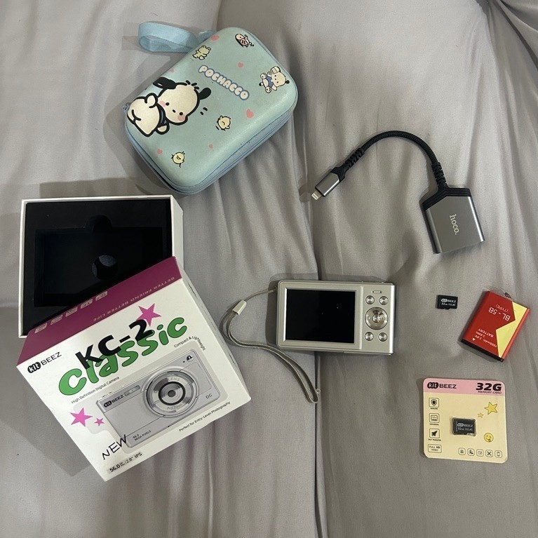 กล้องดิจิตอลรุ่น kc-2 มือสองราคาถูก อุปกรณ์แถมให้ตามภาพเลยค่ะพร้อมถ่ายเลยไม่ต้องไปซื้อไรเพิ่ม