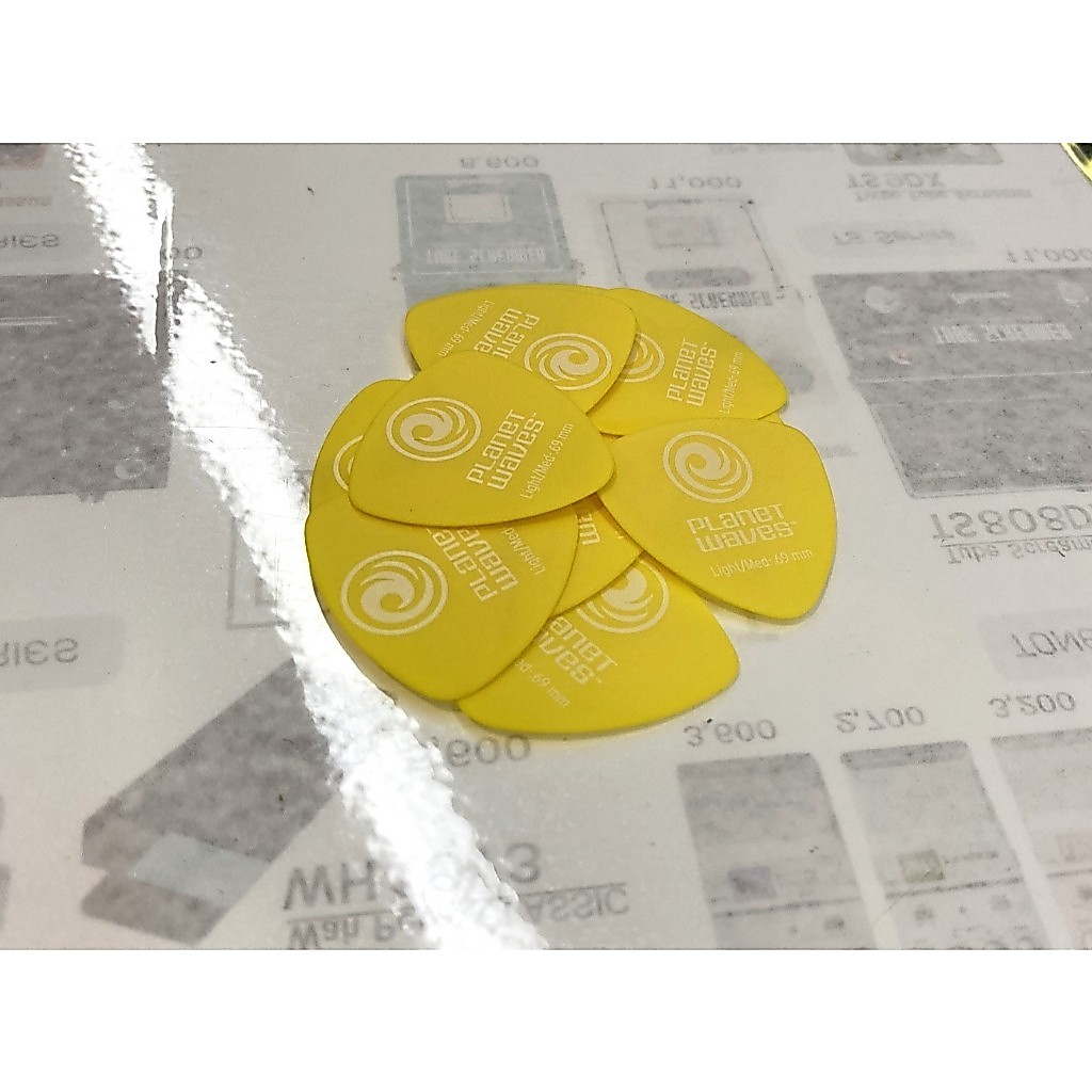 ปิ๊คกีต้าร์ Planet Waves 2DYL3-25 Duralin Guitar Picks - Yellow - Light Medium ขนาด 0.70mm