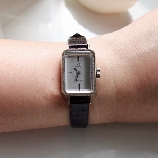 นาฬิกาข้อมือผู้หญิงวินเทจ omega de ville vintage watch ปี1970s มือสอง สภาพดีมาก มี2สาย