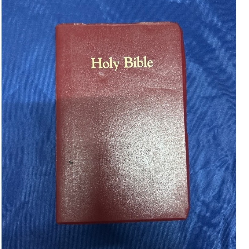 holy bible  New King James Version (NKJV) มือสอง